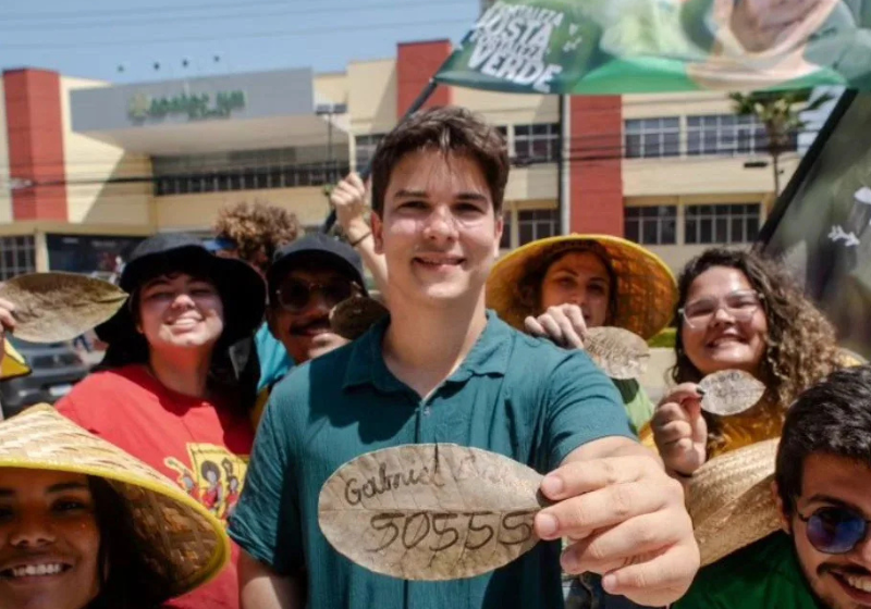 Candidato que usou folhas secas como ‘santinhos’ é o 2º mais votado em Fortaleza